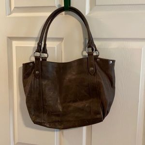Frye brown leather shoulder bag.